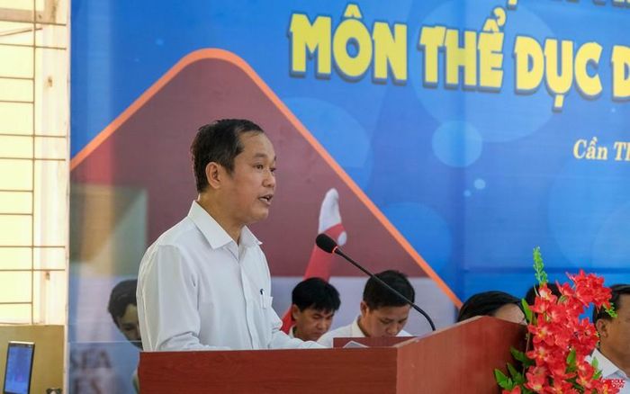 Ông Trương Công Quốc Việt, Phó Giám đốc Sở Văn hóa, Thể thao và Du lịch thành phố Cần Thơ phát biểu khai mạc giải đấu.