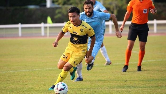Tiền vệ Quang Hải và đồng đội tại Pau FC có thể sẽ về Việt Nam thi đấu giao hữu với các CLB. Ảnh: Paufc