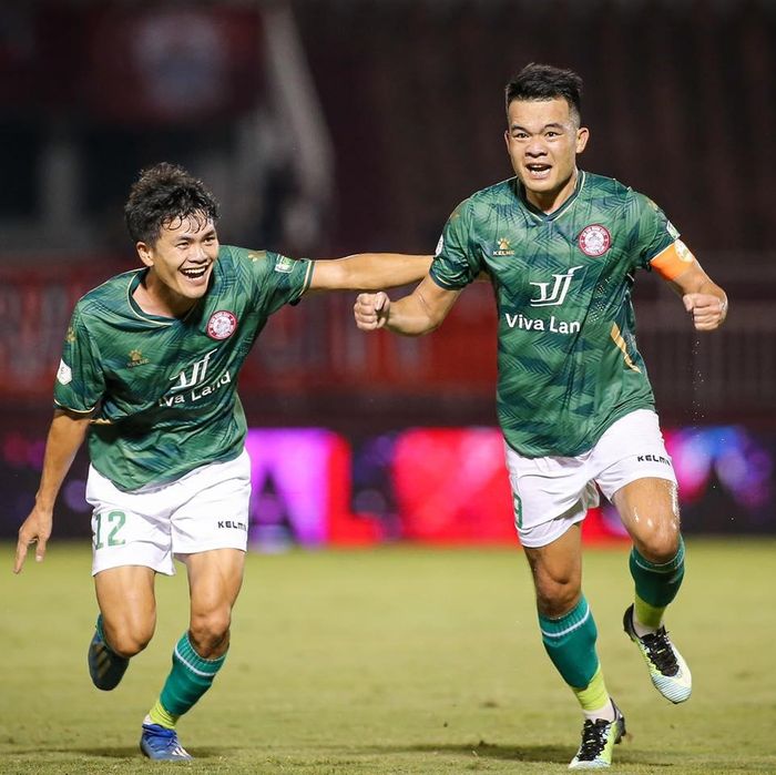 Hoàng Thịnh ghi siêu phẩm có thể đẹp nhất mùa giải 2022. Ảnh: TPHCM