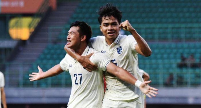 Đằng sau các trận đấu của Thái Lan thường là những khán đài vắng vẻ