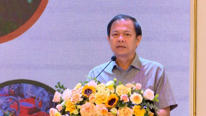 Lãnh đạo Sở Nông nghiệp và Phát triển Nông thôn tỉnh Lai Châu phát biểu ý kiến.