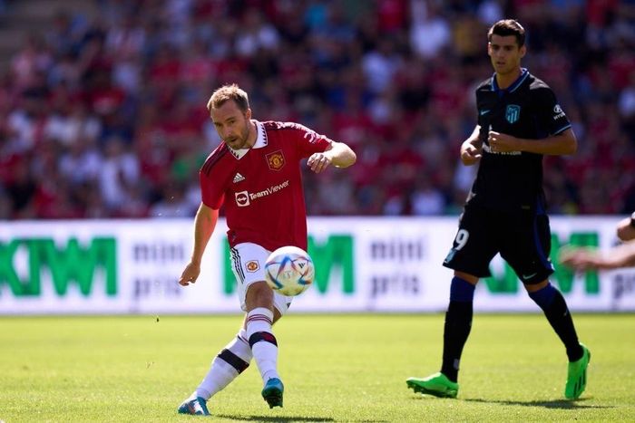 Bruno phải thi đấu dạt biên để nhường vị trí tiền vệ tấn công cho Eriksen. Cựu cầu thủ Inter thực hiện hàng loạt đường chuyền tạo cơ hội, nổi bật nhất là 2 pha đưa bóng vào vùng cấm ở phút 72 và 75. Tuy nhiên, Maguire và đồng đội đều không thể chuyển hóa thành bàn thắng.