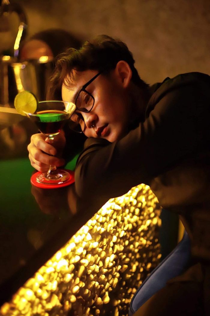 3 năm gần đây, Trí Đức bắt đầu nhận chụp ảnh ở các quán bar. Trung bình mỗi tháng, anh có 1-2 khách đặt lịch riêng.