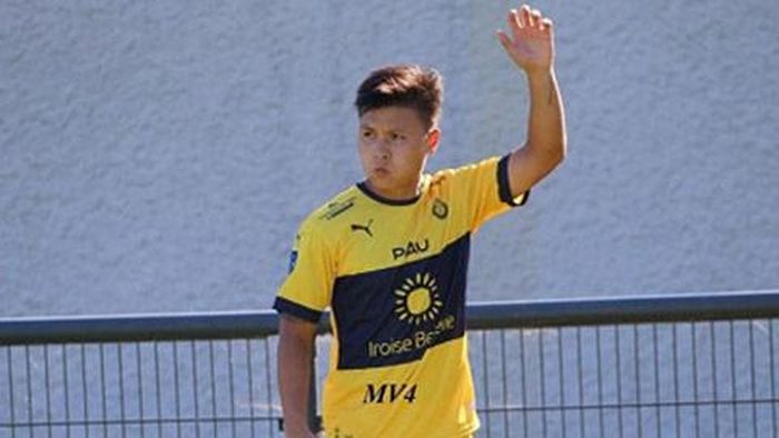 Cảm xúc của Quang Hải như thế nào khi lần đầu bước ra sân trong màu áo Pau FC?