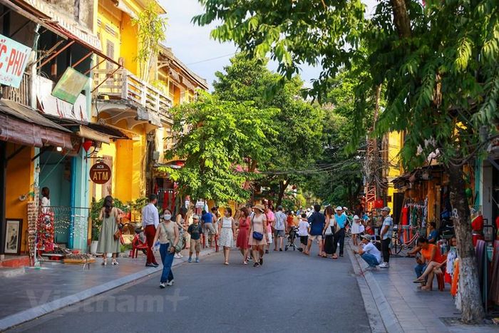  Tỉnh Quảng Nam có vị trí địa lý thuận lợn, hội tụ nhiều điểm du lịch hấp dẫn du khách trong và ngoài nước. (Ảnh: Minh Sơn/Vietnam+) 