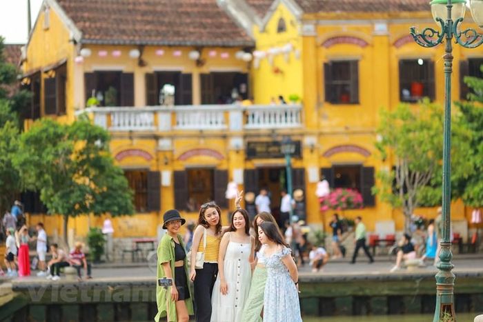  Tiềm năng du lịch của thành phố này còn rất nhiều, nếu được phát huy đúng mức có thể tạo thêm những sản phẩm du lịch văn hóa mới lạ, níu chân du khách mỗi khi đến đây. (Ảnh: Minh Sơn/Vietnam+) 