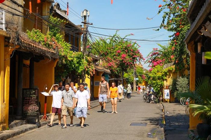  Đến nay, nhiều dấu hiệu tích cực cho thấy đại dịch đã đi qua và du lịch sẽ là một trong những mũi nhọn để kinh tế nơi đây phục hồi. (Ảnh: Minh Sơn/Vietnam+) 