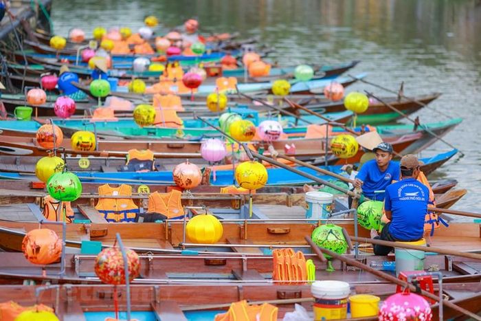  Dịch vụ chở khách du lịch trên sông Hoài cũng nhộn nhịp trở lại. (Ảnh: Minh Sơn/Vietnam+) 