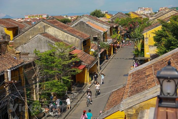  Dịch COVID-19 đã khiến ngành du lịch 'đóng băng' trong thời gian dài, chính vì vậy ngay khi mở cửa, thành phố này đã sẵn sàng đón khách du lịch trở lại. (Ảnh: Minh Sơn/Vietnam+) 