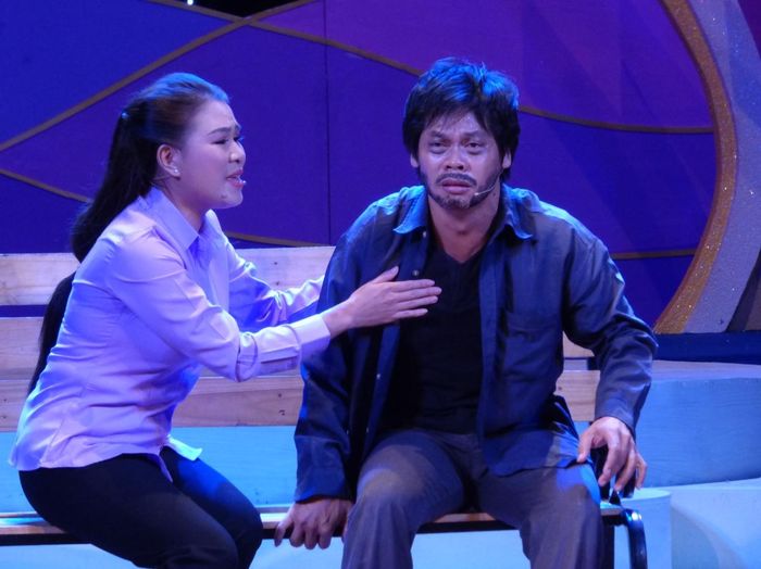 Võ Thành Phê (phải), CVVC năm 2008, một chất giọng trầm và đẹp hiếm hoi bây giờ. Ảnh: H.K