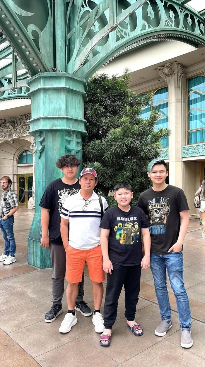 Ba con trai lớn của Bằng Kiều và Trizzie Phương Trinh. 