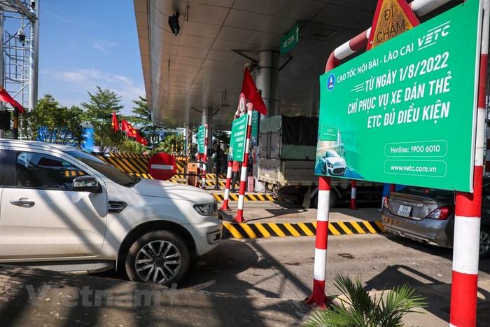 Nội Bài-Lào Cai là tuyến cao tốc đầu tiên không nằm trong hệ thống cao tốc Bắc-Nam phía Đông và là tuyến cao tốc nối miền ngược với miền xuôi duy nhất trên cả nước đưa vào vận hành hệ thống thu phí ETC, nhằm thực hiện chủ trương của Quốc hội, chỉ đạo của Chính phủ về áp dụng thu phí hoàn toàn tự động trước ngày 1/8/2022. (Ảnh: Minh Sơn/Vietnam+)