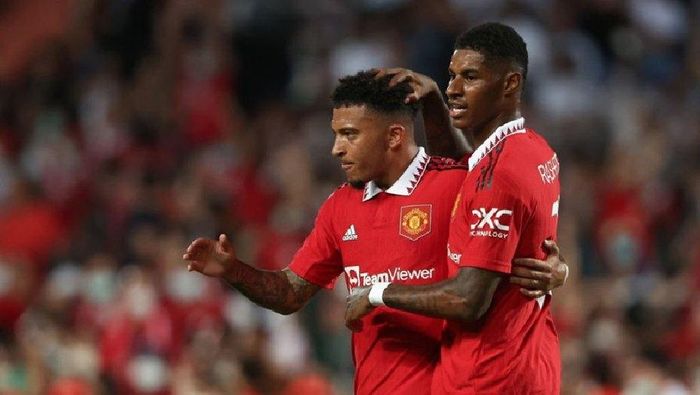  Marcus Rashford và Jadon Sancho là hạt nhân trên hàng công "Quỷ đỏ". Ten Hag tạo ra những điều chỉnh trong lối chơi giúp phát huy hết khả năng của cả hai. Họ nhanh nhẹn, rê bóng tốt và tạo ra mối đe dọa khi di chuyển sau lưng hệ thống phòng ngự đội bạn. HLV Ten Hag kỳ vọng bộ đôi này tiếp tục duy trì sự hưng phấn khi mùa giải mới khởi tranh. 