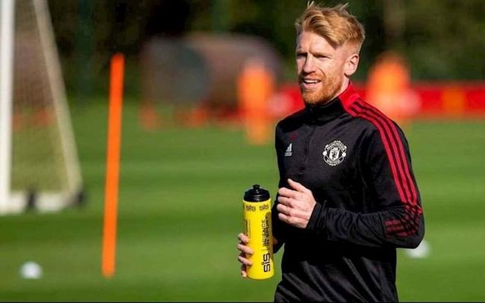 McShane cũng là cầu thủ kiêm HLV đội U21 mùa trước