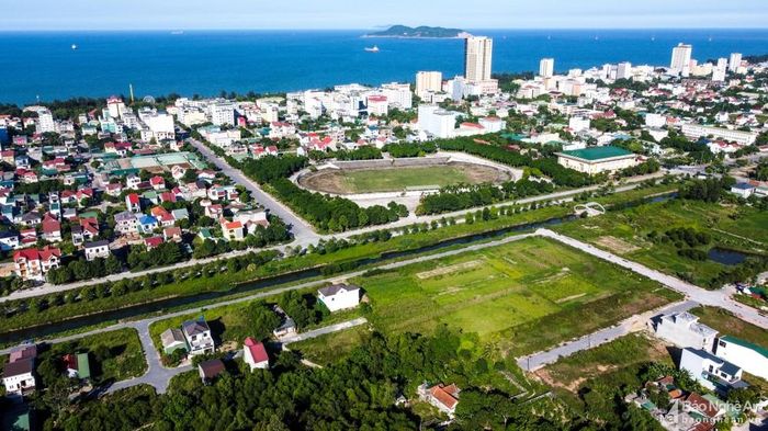Xây dựng khu ẩm thực của phường Nghi Hòa và Nghi Thu để tổ chức tái dịch vụ, duy trì hoạt động kinh doanh phục vụ nhu cầu phát triển du lịch sau khi giải tỏa khu Đông. Ảnh: Thành Cường