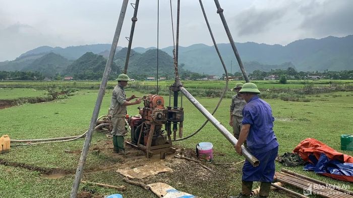 Liên đoàn Địa chất Bắc Trung bộ khoan thăm dò, tìm nguyên nhân. Ảnh: T.H