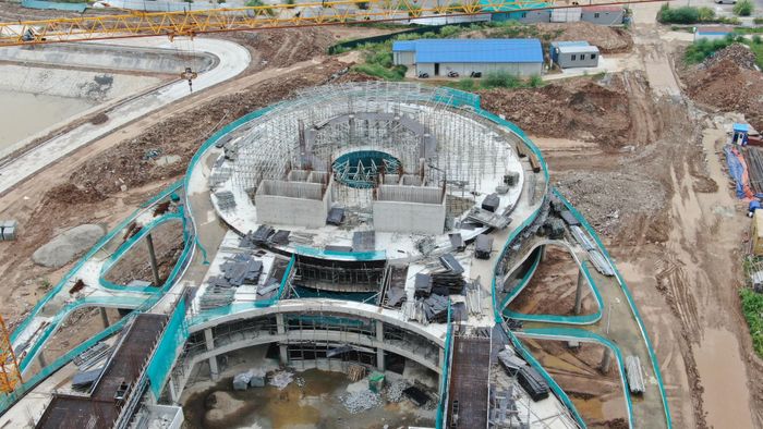Tổng diện tích dành cho dự án là hơn 39.600m2, trong đó diện tích xây dựng là 10.280m2, chiếm khoảng 25,9%