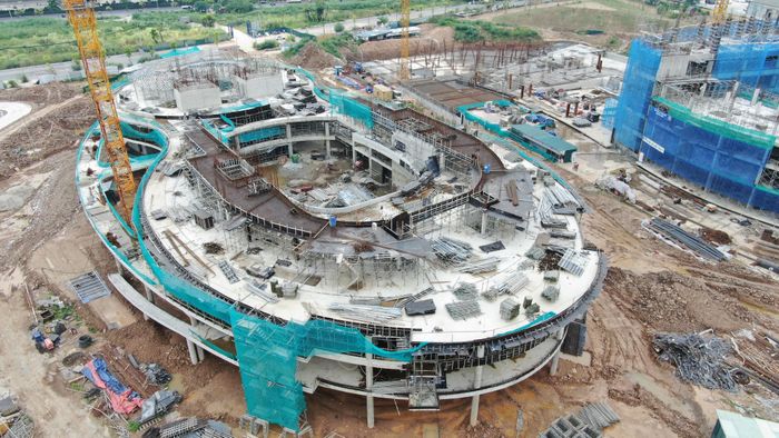 Cung Thiếu nhi Hà Nội được thiết kế theo phong cách hiện đại, thoáng rộng, gần gũi với thiên nhiên.