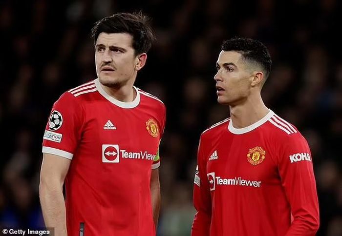  Cristiano Ronaldo (bên phải) và Harry Maguire (bên trái) là hai cầu thủ bị tấn công nhiều nhất trên Twitter mùa trước, theo một báo cáo được công bố vào thứ Ba. Ảnh: Getty Images.