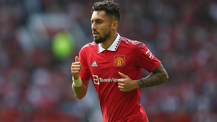 MU cho Sevilla mượn Alex Telles