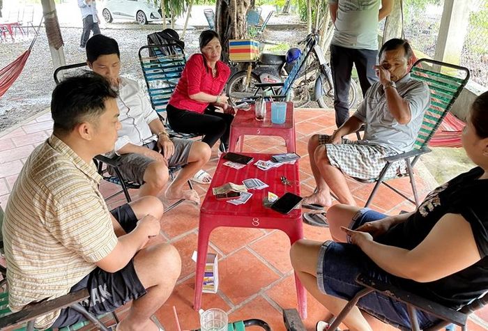 Các đối tượng bị bắt quả tang