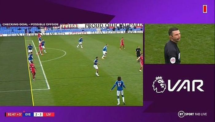 VAR từng gây ra tranh cãi kịch liệt trong tình huống việt vị của Sadio Mane. Ảnh: BT Sport.