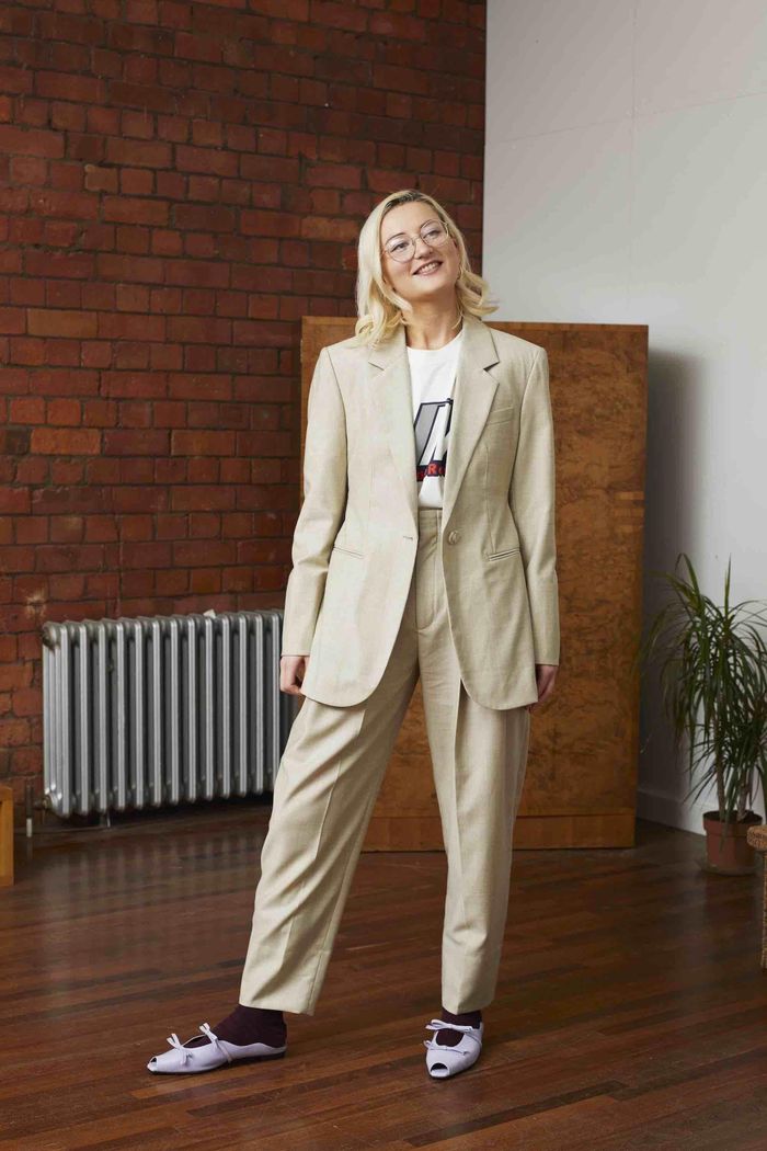  Elizabeth Hatch buộc phải thuận theo thay đổi của mạng xã hội. Ảnh: WonderlandMagazine. 