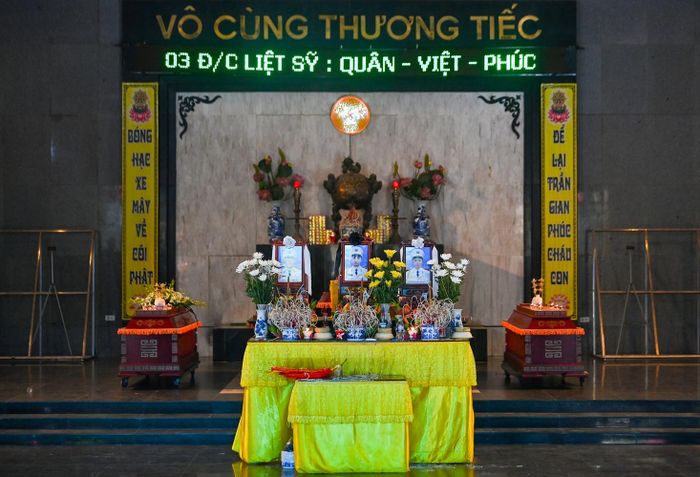 Lễ nhập quan diễn ra từ 7h tới 9h, sau đó di hài 3 liệt sĩ được đưa qua nhà riêng rồi di chuyển đến Nhà tang lễ Quốc gia (số 5 Trần Thánh Tông, Hà Nội).