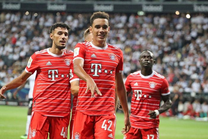 Tuy nhiên, Mane không phải cầu thủ hay nhất bên phía Bayern, mà là Jamal Musiala. Tài năng trẻ sinh năm 2003 rực sáng với cú đúp cho "Hùm xám" ở các phút 35 và 83. Musiala được xếp cánh trái và có những pha xử lý tự tin. 