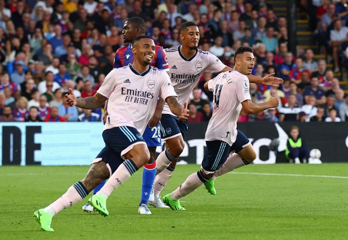  Các cầu thủ Arsenal ăn mừng bàn mở tỷ số của Gabriel Martinelli trước Palace. Ảnh: Reuters. 