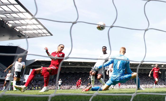  Chính cựu tiền đạo Benfica ghi bàn gỡ hòa cho Liverpool ở phút 64. Sau đó, Liverpool tiếp tục thủng lưới lần thứ 2 khi Virgil van Dijk mắc lỗi khiến Liverpool chịu phạt đền. Tới phút 80, Nunez một lần nữa ghi dấu ấn. Pha đỡ bóng của anh tạo điều kiện để Mohamed Salah sút tung lưới Fulham, ấn định tỷ số hòa 2-2. 
