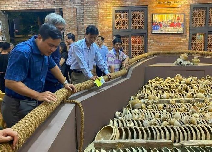 Cổ vật từ các con tàu đắm được trưng bày tại bảo tàng tỉnh Quảng Ngãi. Ảnh: Internet
