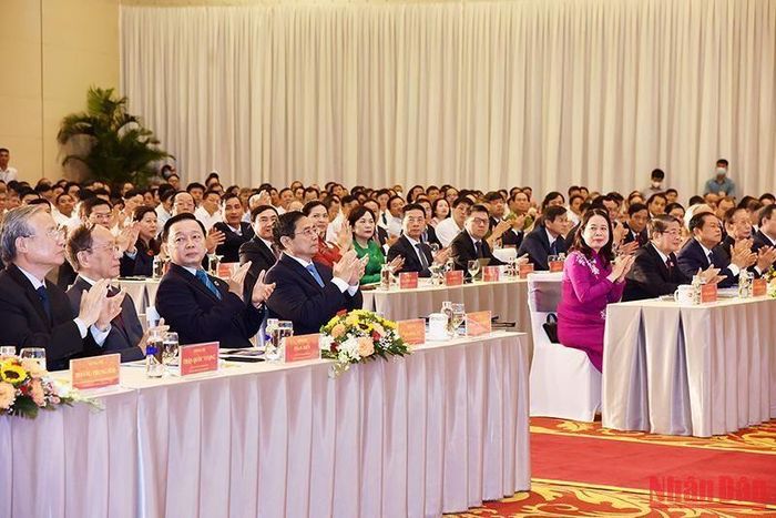 Thủ tướng Phạm Minh Chính và các đại biểu dự Lễ kỷ niệm 20 năm thành lập Bộ Tài nguyên và Môi trường.
