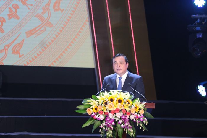 Bí thư Tỉnh ủy Quảng Nam Phan Việt Cường phát biểu ôn lại quá trình hoạt động của cố Chủ tịch Hội đồng Nhà nước Võ Chí Công. Ảnh: NGUYỄN CƯỜNG