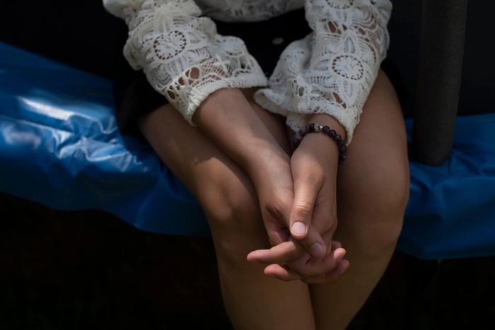 Nhờ can thiệp y tế, Kate dần ổn định sau sự ra đi của người ông. Ảnh: Rachel Woolf/New York Times.