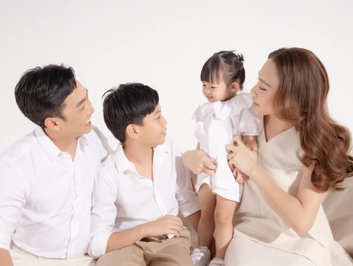 Bộ ảnh ngọt ngào, ấm áp của gia đình Cường Đô La - Đàm Thu Trang.