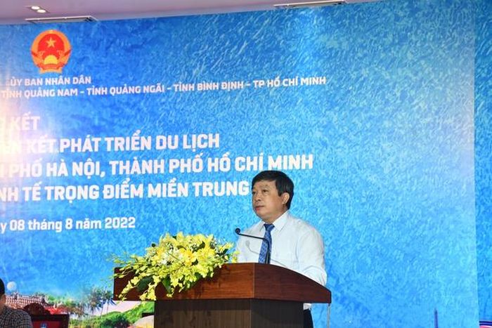 Thứ trưởng Bộ VHTT&amp;DL cho rằng, mỗi địa phương cần có một sản phẩm mang bản sắc riêng làm điểm nhấn - Ảnh: VGP/Lưu Hương