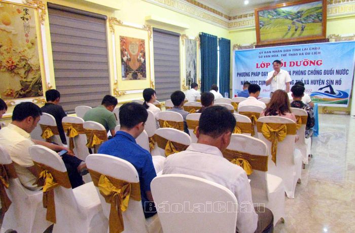 Học viên tìm hiểu về một số văn bản của trung ương liên quan đến công tác thể dục thể thao.