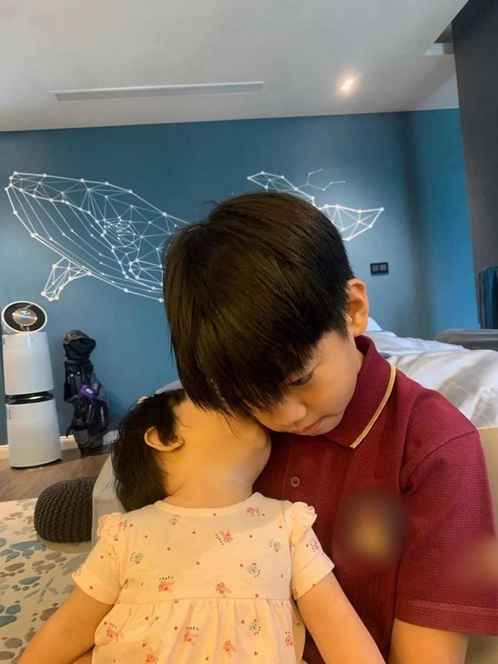 Suchin thể hiện tình cảm với anh trai Subeo.