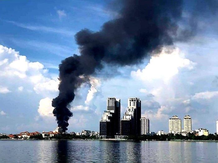Nhiều người đứng cách đó hàng km vẫn có thể nhìn thấy.