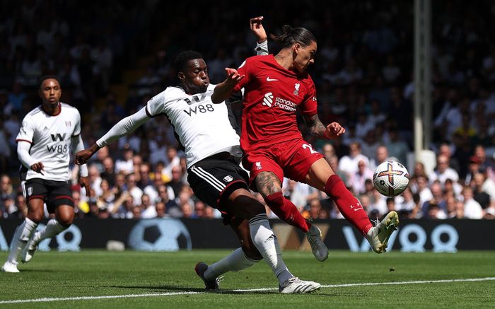  Nunez chơi không tốt trong chuyến du đấu hè 2022 của Liverpool. Do đó, HLV Jurgen Klopp xếp Roberto Firmino đá chính trước Fulham. Màn tỏa sáng trong ngày ra mắt Premier League được kỳ vọng là bước ngoặt để Nunez lấy lại tự tin và sẵn sàng chiếm vị trí đá chính ở đội hình "The Kop". 