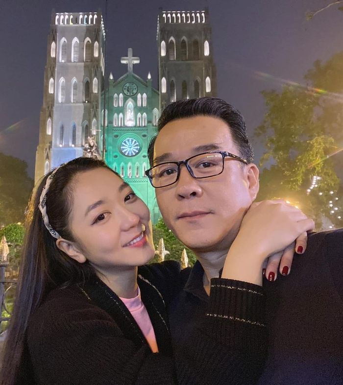 Cặp đôi cùng nhau vi vu khắp nơi. Ảnh: FB Thang Ngo