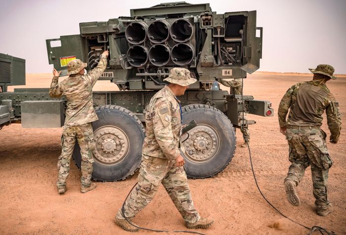 Trong trường hợp 10 hệ thống HIMARS nói trên được chuyển giao cho Ukraine, chúng có thể trở thành một vấn đề rất nghiêm trọng đối với Quân đội Nga, bởi vì vũ khí này sẽ mở rộng đáng kể khả năng tấn công của Lực lượng vũ trang Ukraine.
