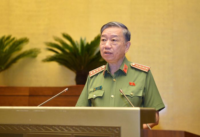 Đại tướng Tô Lâm, Bộ trưởng Công an, trả lời chất vấn. Ảnh: Quốc hội.