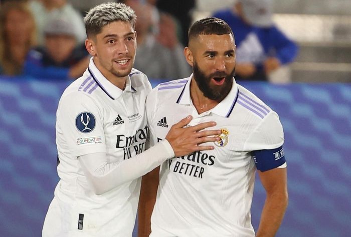  Phút 65, Karim Benzema tỏa sáng với pha dứt điểm một chạm để ấn định thắng lợi 2-0 cho đội bóng Hoàng gia Tây Ban Nha. Đây cũng là lần đầu tiên sau 5 năm, "Los Blancos" được nâng cao Siêu cúp Châu Âu. 