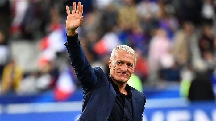 Huấn luyện viên đội tuyển Pháp Didier Deschamps đã cảnh báo Ten Hag không nên sử dụng Rabiot ở vị trí tiền vệ trung tâm.