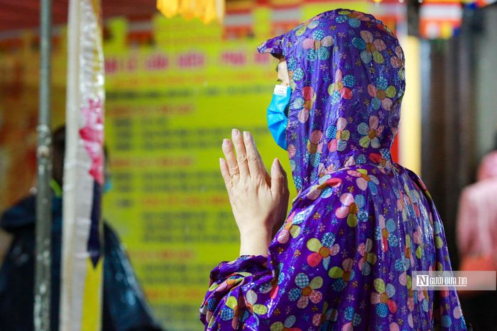 Chia sẻ với PV, chị Hoàng Vân (Hà Nội) cho biết: "Lễ Vu Lan mang ý nghĩa lớn là báo ân cha mẹ, đồng thời còn dạy con người ta nhớ về cội nguồn, là biết ơn và báo ơn".