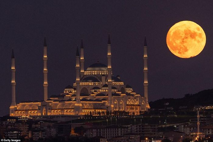 Đền thờ Camlica ở Instabul, Thổ Nhĩ Kỳ. Ảnh: Getty Images.