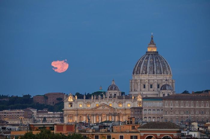 Vương cung Thánh đường St. Peter tại Rome, Italy.