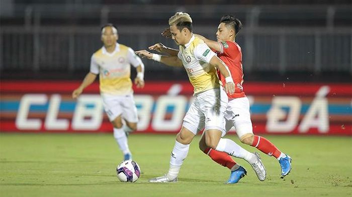 Nhiệt huyết của Tấn Tài đã được tưởng thưởng xứng đáng khi với 4 bàn thắng, hậu vệ này đang qua mặt nhiều tiền đạo để dẫn đầu danh sách Vua phá lưới nội. Ảnh: VPF